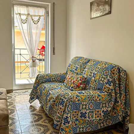 Casa vacanze Lovely In With Kitchen *
