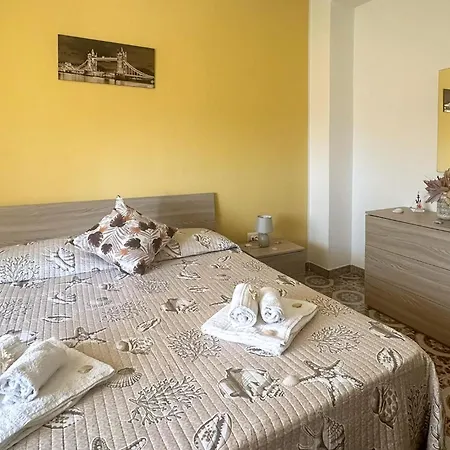 Semesterbostad Lovely In With Kitchen Torrenova (Sicily)
